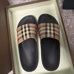 Kids Burberry slides